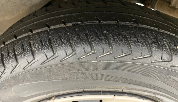 2013 Maruti A Star VXI (ABS) AT, Petrol, Automatic, 95,546 km, Left Rear Tyre Tread