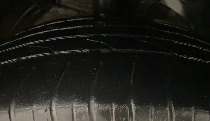 2020 MG HECTOR SHARP 1.5 DCT PETROL, Petrol, Automatic, 67,087 km, Right Front Tyre Tread