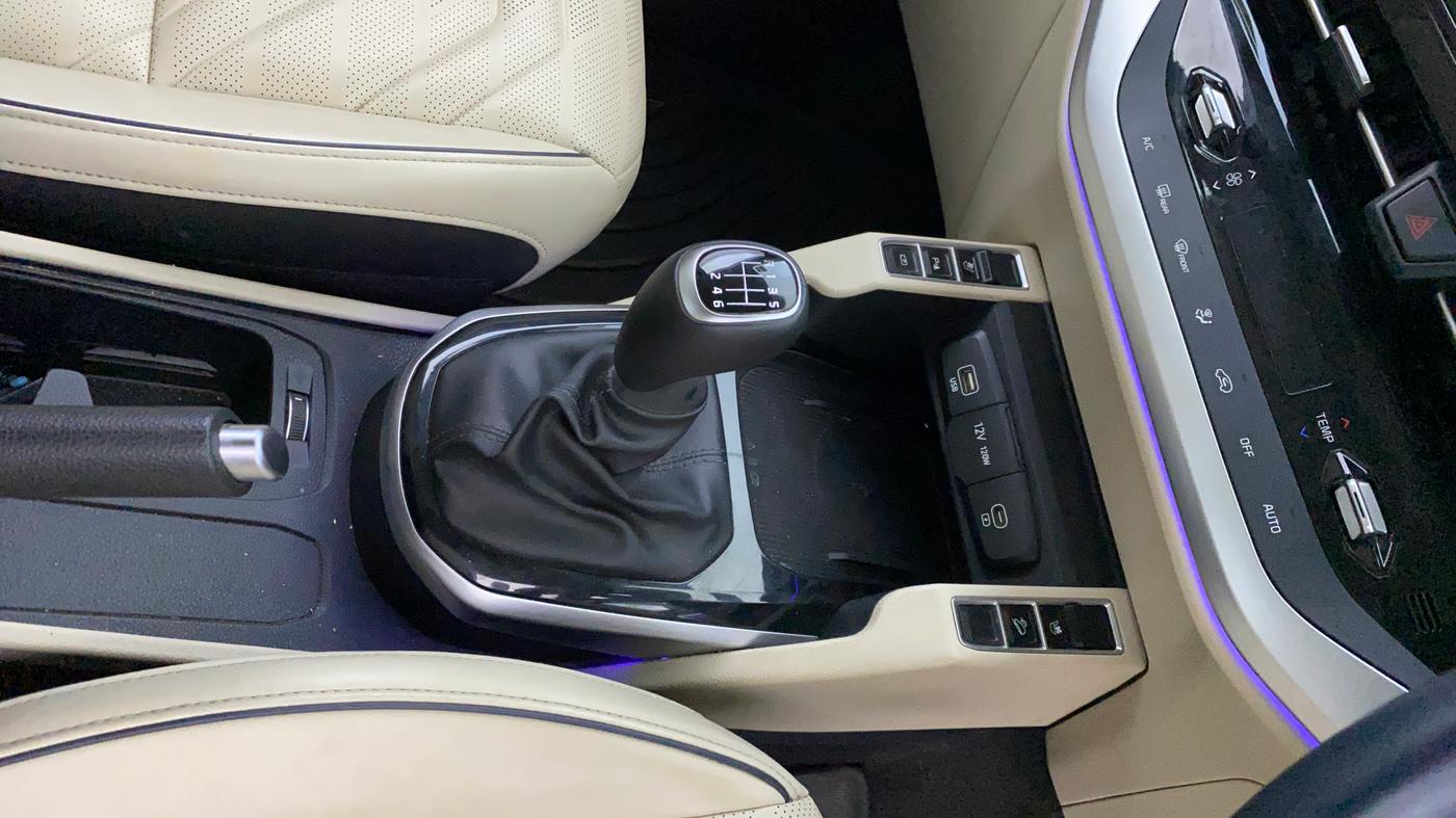 2022 KIA CARENS LUXURY PLUS 1.5 DIESEL 7 STR, Diesel, Manual, 72,259 km, Gear Lever