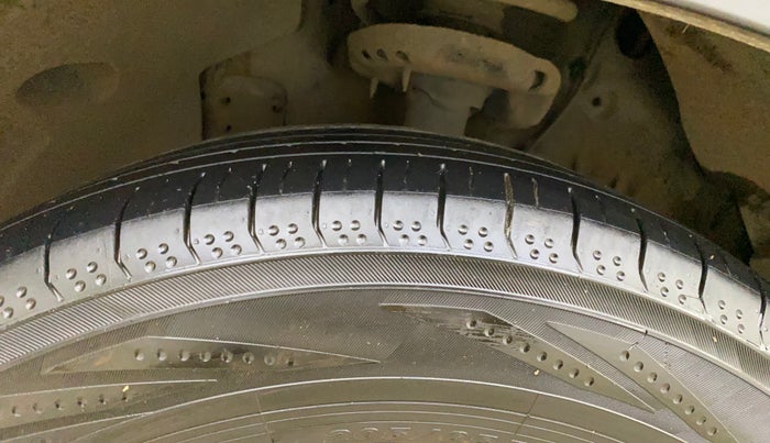 2022 KIA CARENS LUXURY PLUS 1.5 DIESEL 7 STR, Diesel, Manual, 70,208 km, Left Front Tyre Tread