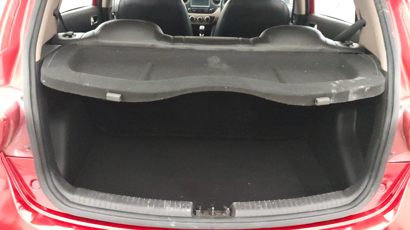 2017 Hyundai Grand i10 SPORTZ (O) 1.2 KAPPA VTVT, Petrol, Manual, 24,204 km, Boot Inside