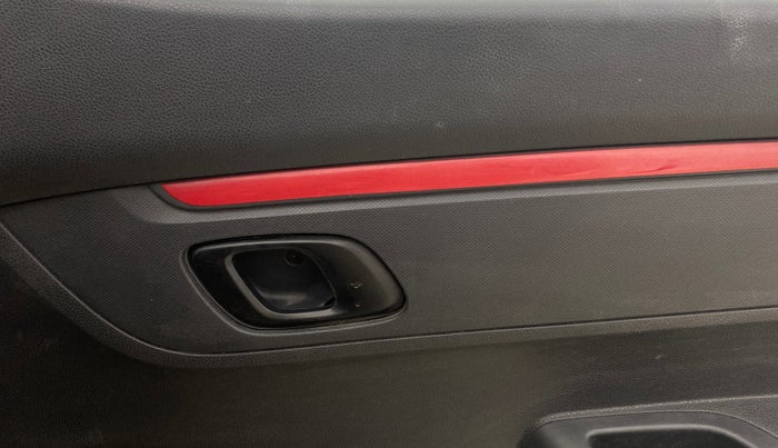 2016 Renault Kwid RXT 1.0 AMT, Petrol, Automatic, 45,705 km, Driver Side Door Panels Control