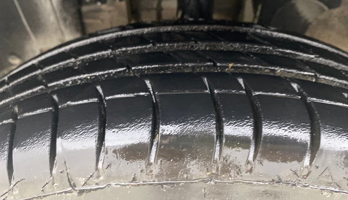 2016 Renault Kwid RXT 1.0 AMT, Petrol, Automatic, 45,705 km, Left Front Tyre Tread