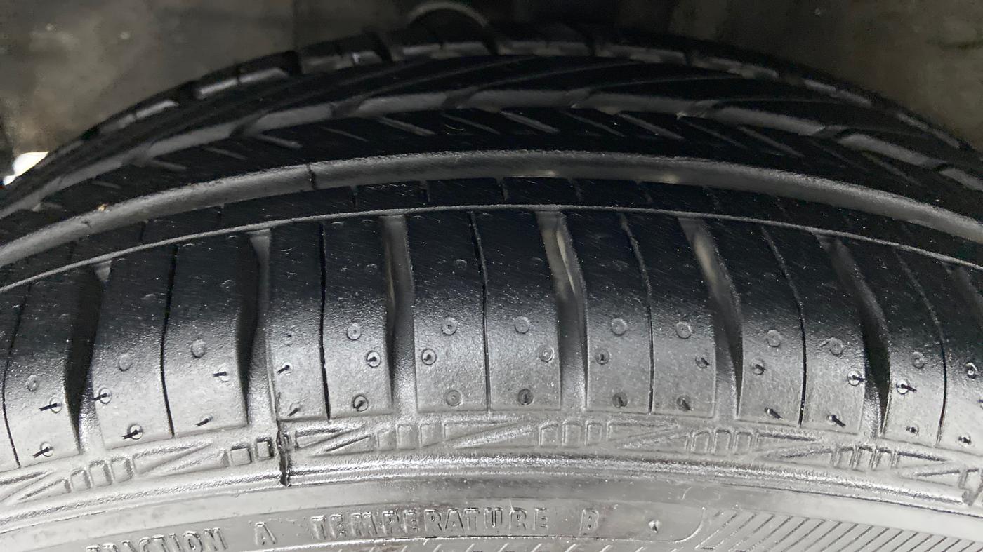 2011 Toyota Etios VX, Petrol, Manual, 50,588 km, Left Front Tyre Tread
