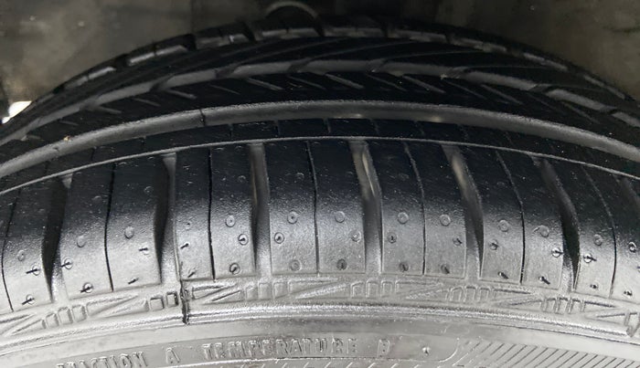 2011 Toyota Etios VX, Petrol, Manual, 50,588 km, Left Front Tyre Tread