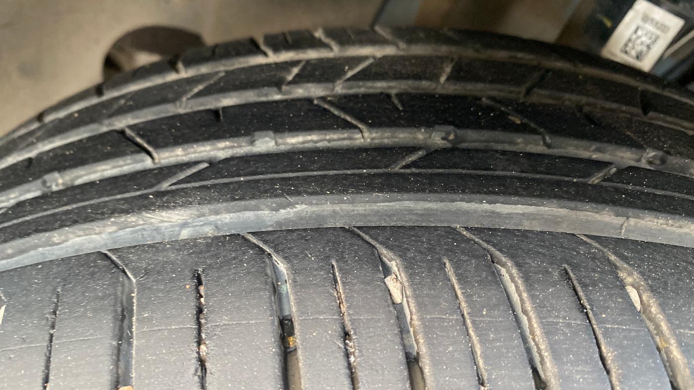 2025 Skoda SLAVIA Monte Carlo 1.0L TSI AT, Petrol, Automatic, 4,018 km, Left Front Tyre Tread