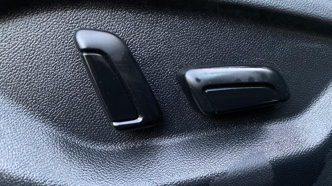 2025 Skoda SLAVIA Monte Carlo 1.0L TSI AT, Petrol, Automatic, 4,018 km, Driver Side Adjustment Panel