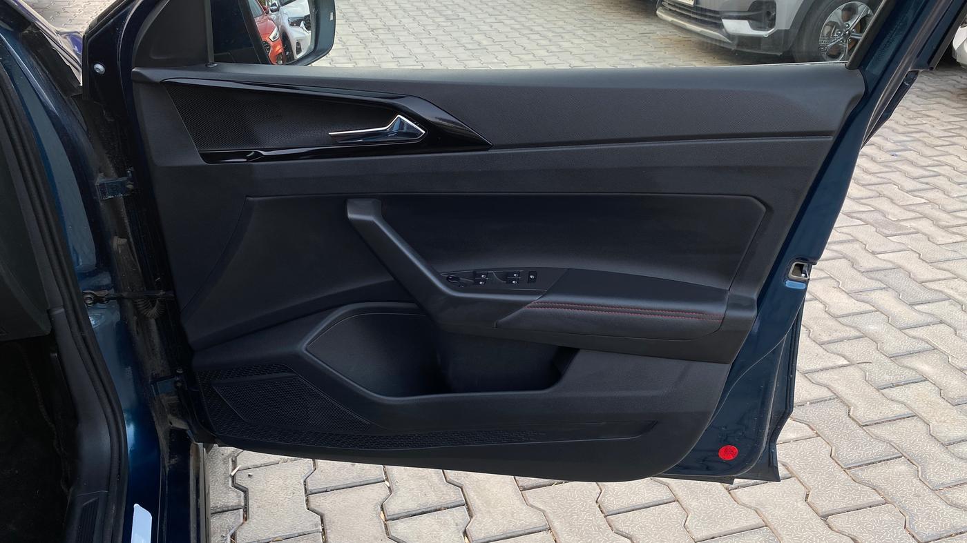 2025 Skoda SLAVIA Monte Carlo 1.0L TSI AT, Petrol, Automatic, 4,018 km, Driver Side Door Panels Control