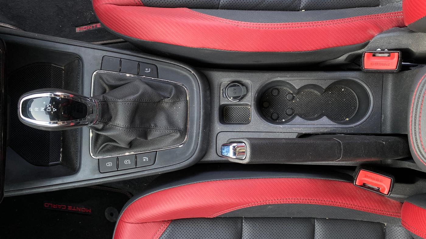 2025 Skoda SLAVIA Monte Carlo 1.0L TSI AT, Petrol, Automatic, 4,018 km, Gear Lever