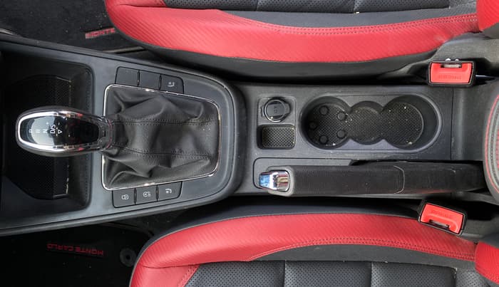 2025 Skoda SLAVIA Monte Carlo 1.0L TSI AT, Petrol, Automatic, 4,018 km, Gear Lever