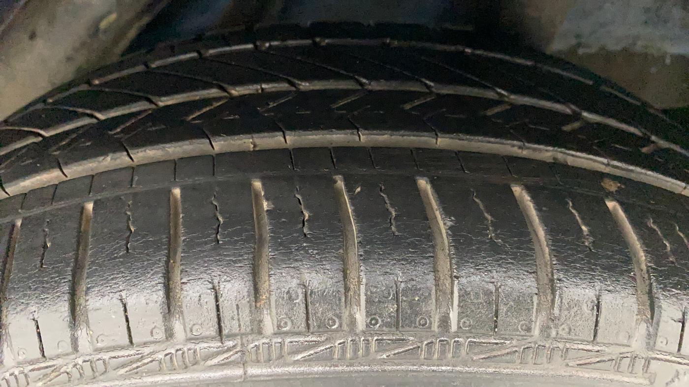 2013 Honda Brio S MT, Petrol, Manual, 79,532 km, Left Rear Tyre Tread