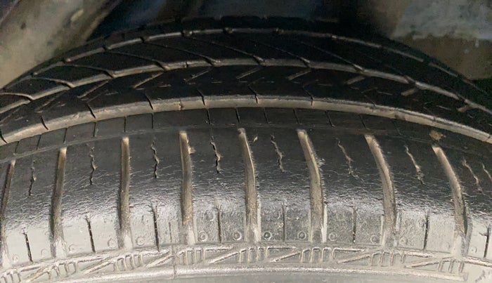 2013 Honda Brio S MT, Petrol, Manual, 79,532 km, Left Rear Tyre Tread