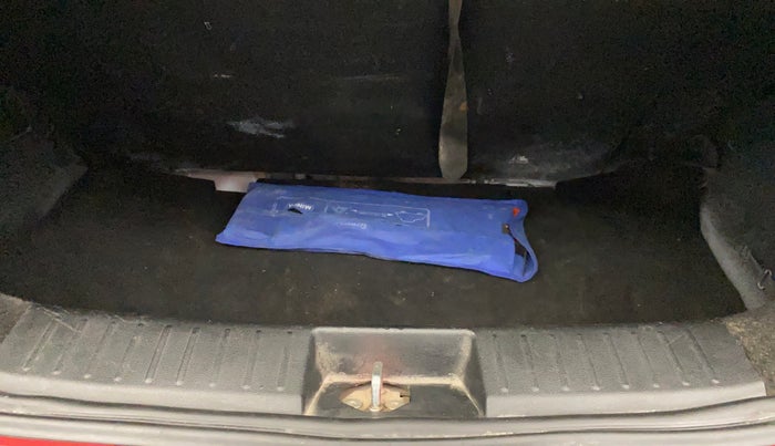 2017 Mahindra KUV 100 NXT K8 D 6 STR, Diesel, Manual, 84,353 km, Boot Inside