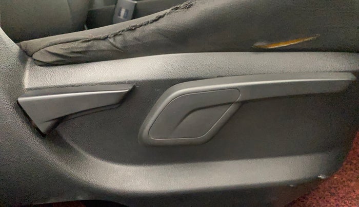 2017 Mahindra KUV 100 NXT K8 D 6 STR, Diesel, Manual, 84,353 km, Driver Side Adjustment Panel