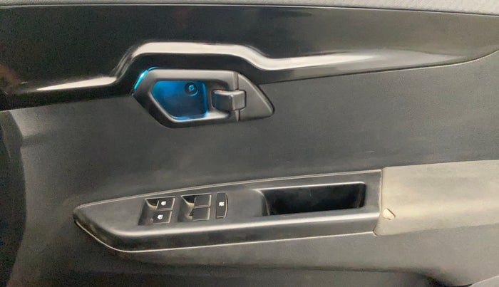 2017 Mahindra KUV 100 NXT K8 D 6 STR, Diesel, Manual, 84,353 km, Driver Side Door Panels Control