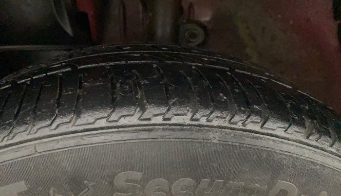 2017 Mahindra KUV 100 NXT K8 D 6 STR, Diesel, Manual, 84,353 km, Left Front Tyre Tread