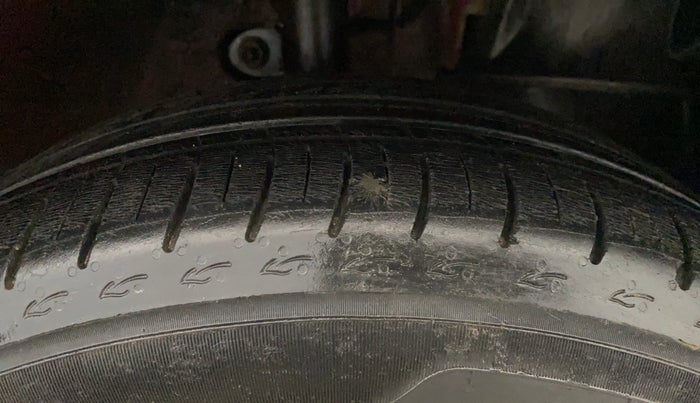 2017 Mahindra KUV 100 NXT K8 D 6 STR, Diesel, Manual, 84,353 km, Right Front Tyre Tread