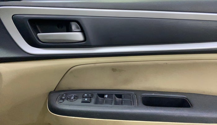 2022 Honda Amaze 1.2L I-VTEC S, Petrol, Manual, 39,520 km, Driver Side Door Panels Control