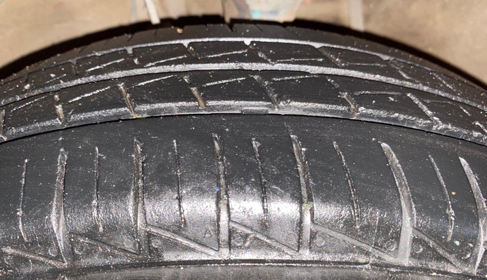 2021 Maruti Alto LXI, Petrol, Manual, 54,449 km, Left Front Tyre Tread