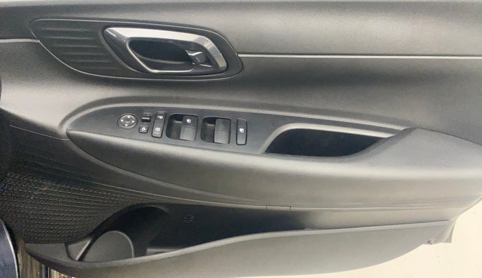 2022 Hyundai NEW I20 SPORTZ 1.2 MT, Petrol, Manual, 11,382 km, Driver Side Door Panels Control