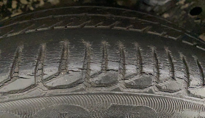 2013 Maruti Wagon R Stingray VXI, Petrol, Manual, 24,104 km, Right Rear Tyre Tread