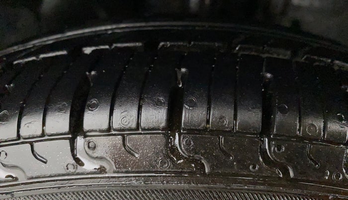 2018 Datsun Redi Go A, Petrol, Manual, 60,108 km, Right Front Tyre Tread