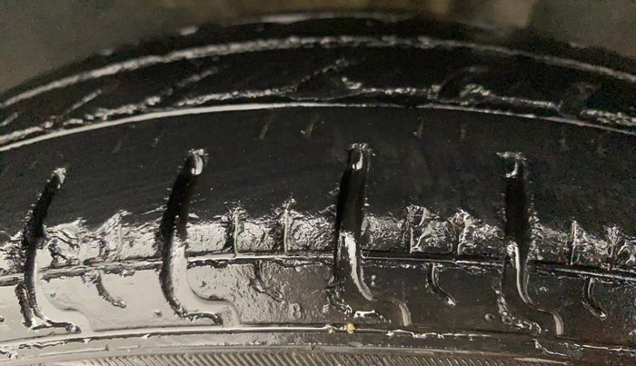 2018 Datsun Redi Go A, Petrol, Manual, 60,108 km, Left Rear Tyre Tread