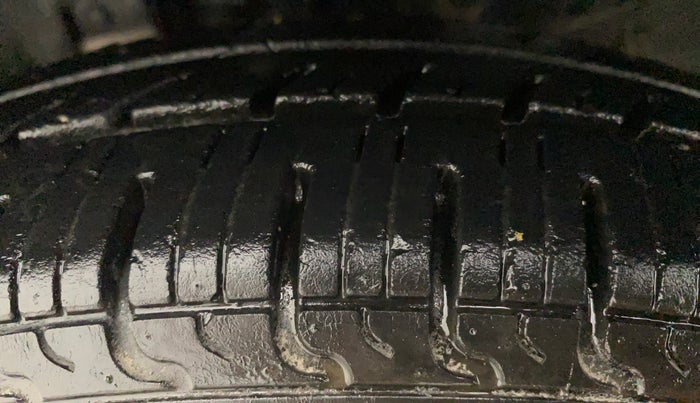 2018 Datsun Redi Go A, Petrol, Manual, 60,108 km, Left Front Tyre Tread