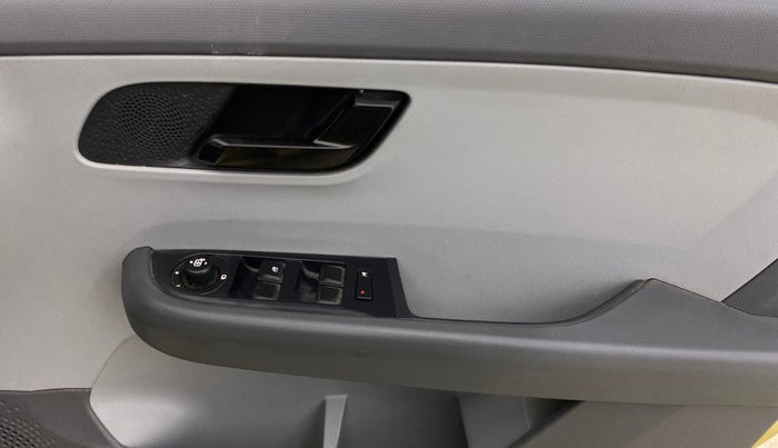 2020 Tata ALTROZ XT PETROL, Petrol, Manual, 45,005 km, Driver Side Door Panels Control