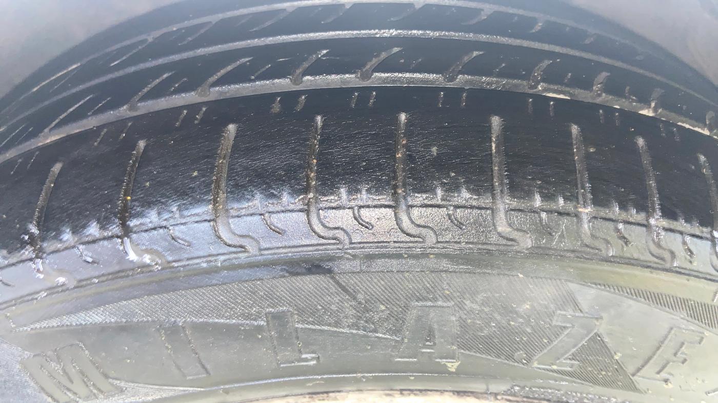 2016 Volkswagen Vento HIGHLINE 1.5 AT, Diesel, Automatic, 1,88,179 km, Left Front Tyre Tread