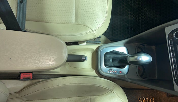 2017 Volkswagen Vento HIGHLINE 1.5 AT, Diesel, Automatic, 1,88,179 km, Gear Lever