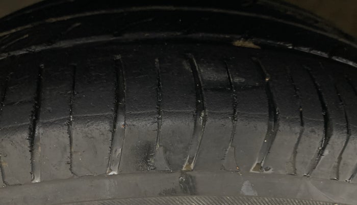 2013 Toyota Etios Liva GD, Diesel, Manual, 77,752 km, Left Front Tyre Tread