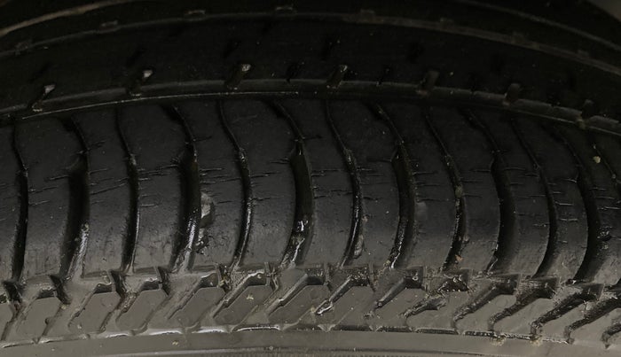 2013 Toyota Etios Liva GD, Diesel, Manual, 77,752 km, Left Rear Tyre Tread