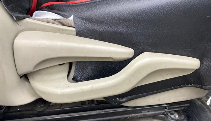 2013 Toyota Etios Liva GD, Diesel, Manual, 77,752 km, Driver Side Adjustment Panel