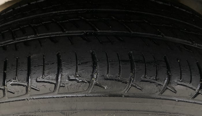 2013 Toyota Etios Liva GD, Diesel, Manual, 77,752 km, Right Rear Tyre Tread
