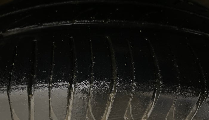 2013 Toyota Etios Liva GD, Diesel, Manual, 77,752 km, Right Front Tyre Tread