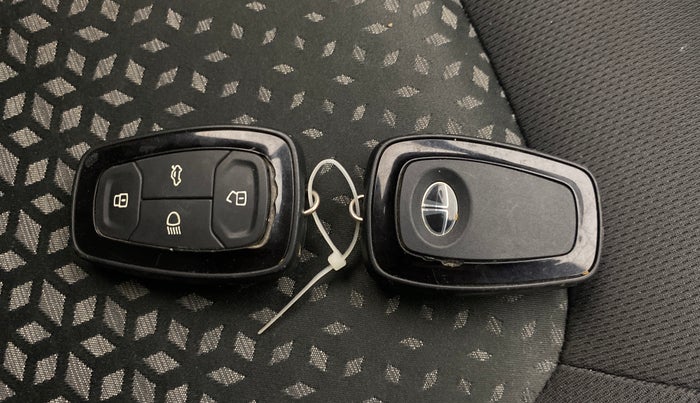 2017 Tata NEXON XZ PLUS PETROL, Petrol, Manual, 47,307 km, Key Close Up