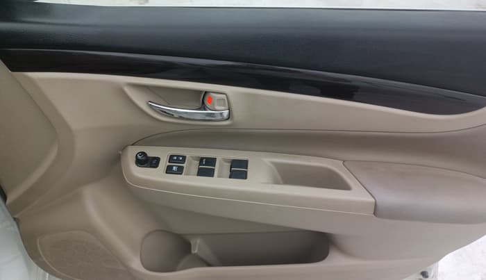 2017 Maruti Ciaz ALPHA  AT 1.4  PETROL, CNG, Automatic, 91,133 km, Driver Side Door Panels Control