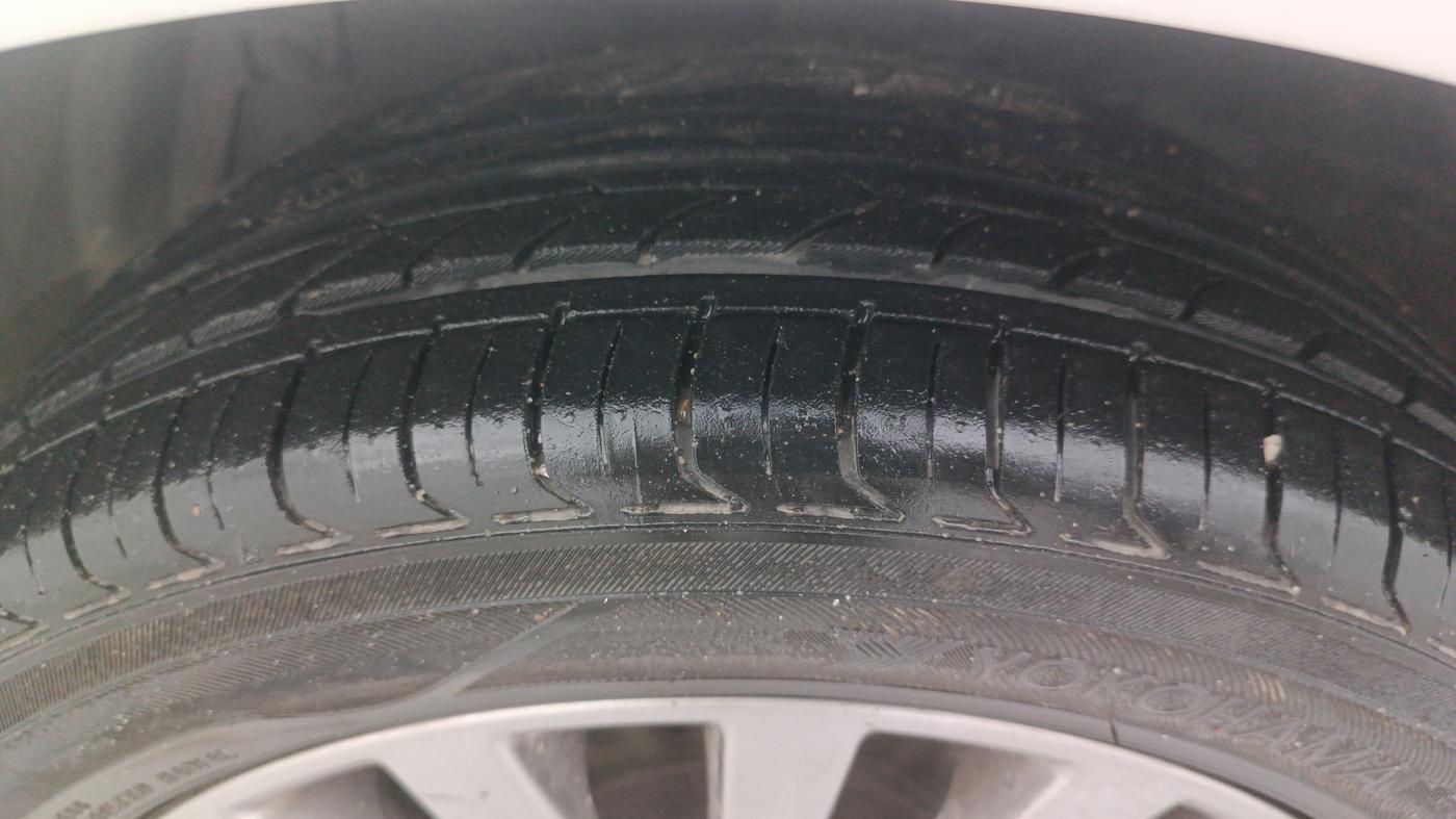2017 Maruti Ciaz ALPHA  AT 1.4  PETROL, CNG, Automatic, 91,133 km, Left Front Tyre Tread