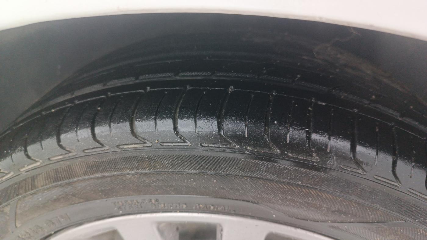 2017 Maruti Ciaz ALPHA  AT 1.4  PETROL, CNG, Automatic, 91,133 km, Left Rear Tyre Tread