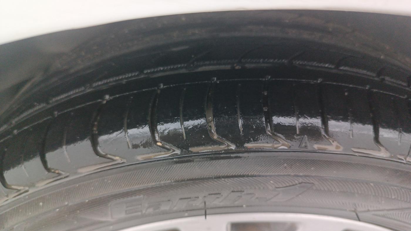 2017 Maruti Ciaz ALPHA  AT 1.4  PETROL, CNG, Automatic, 91,133 km, Right Rear Tyre Tread
