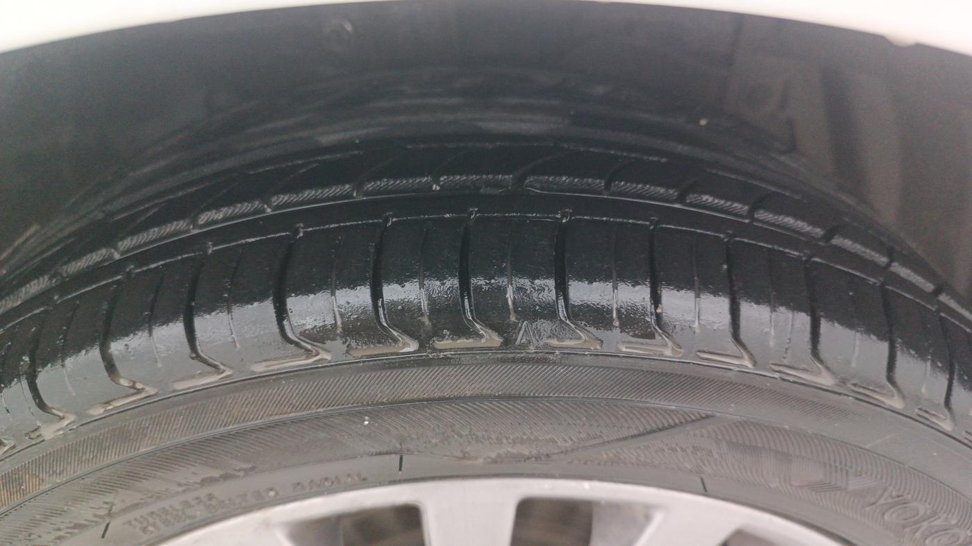 2017 Maruti Ciaz ALPHA  AT 1.4  PETROL, CNG, Automatic, 91,133 km, Right Front Tyre Tread