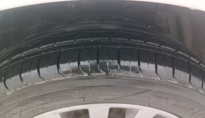 2017 Maruti Ciaz ALPHA  AT 1.4  PETROL, CNG, Automatic, 91,133 km, Right Front Tyre Tread
