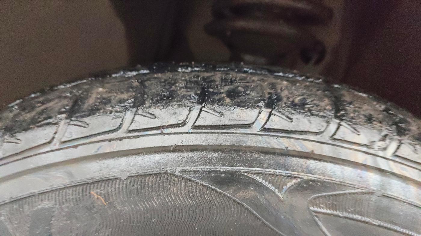 2019 Maruti New Wagon-R VXI 1.0 AMT, Petrol, Automatic, 49,717 km, Left Front Tyre Tread