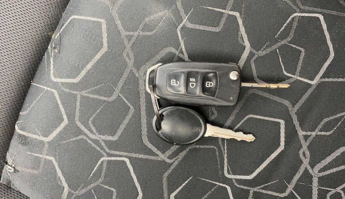 2017 Tata Tiago XT PETROL, Petrol, Manual, 94,455 km, Key Close Up