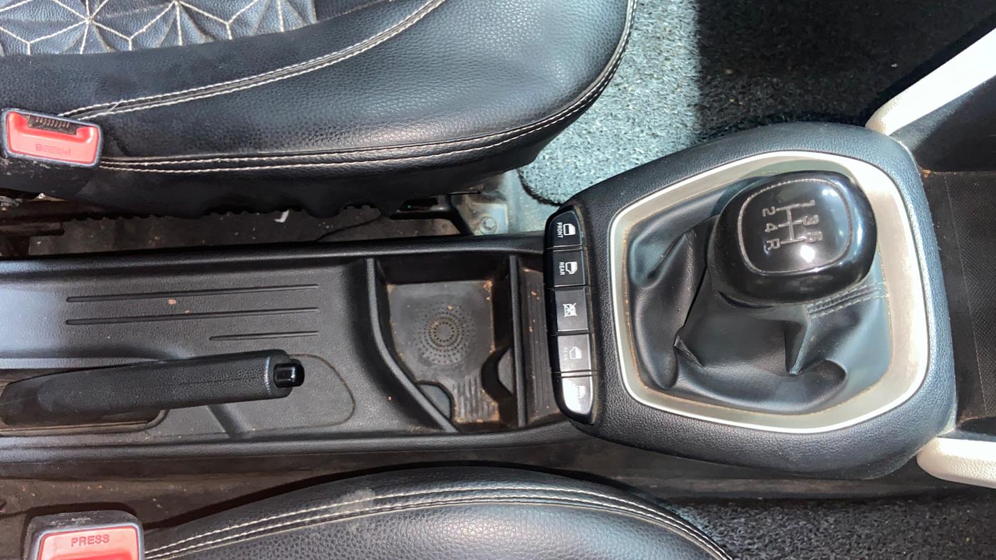 2018 Hyundai NEW SANTRO ASTA MT, CNG, Manual, 72,924 km, Gear Lever