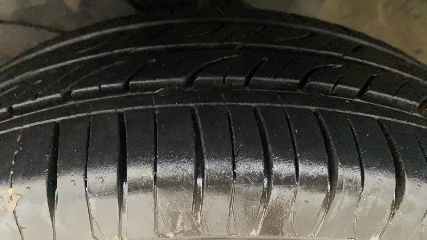2015 Honda Amaze 1.2L I-VTEC S, Petrol, Manual, 46,560 km, Left Front Tyre Tread