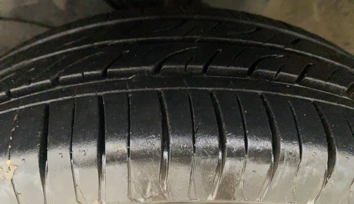 2015 Honda Amaze 1.2L I-VTEC S, Petrol, Manual, 46,560 km, Left Front Tyre Tread