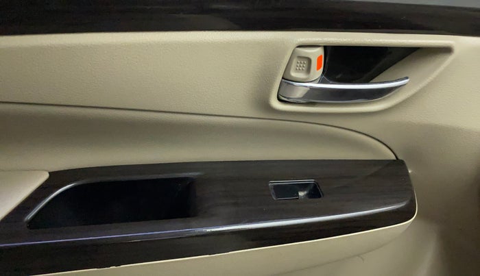 2017 Maruti Ciaz ZDI+ SHVS, Diesel, Manual, 89,086 km, Left front window switch / handle - Power window makes minor noise