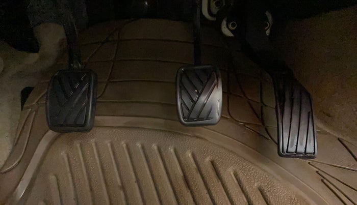 2017 Maruti Ciaz ZDI+ SHVS, Diesel, Manual, 89,086 km, Pedals